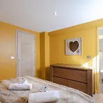 Chic Avec Sauna Et Parking Au Centre De - Fr-1-343-190 Appartement