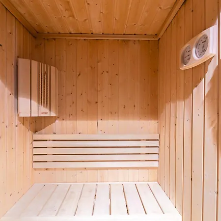 Chic Avec Sauna Et Parking Au Centre De - Fr-1-343-190 Appartement