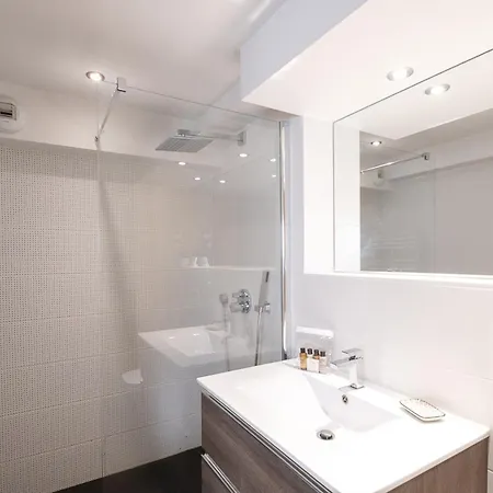 Chic Avec Sauna Et Parking Au Centre De - Fr-1-343-190 Appartement